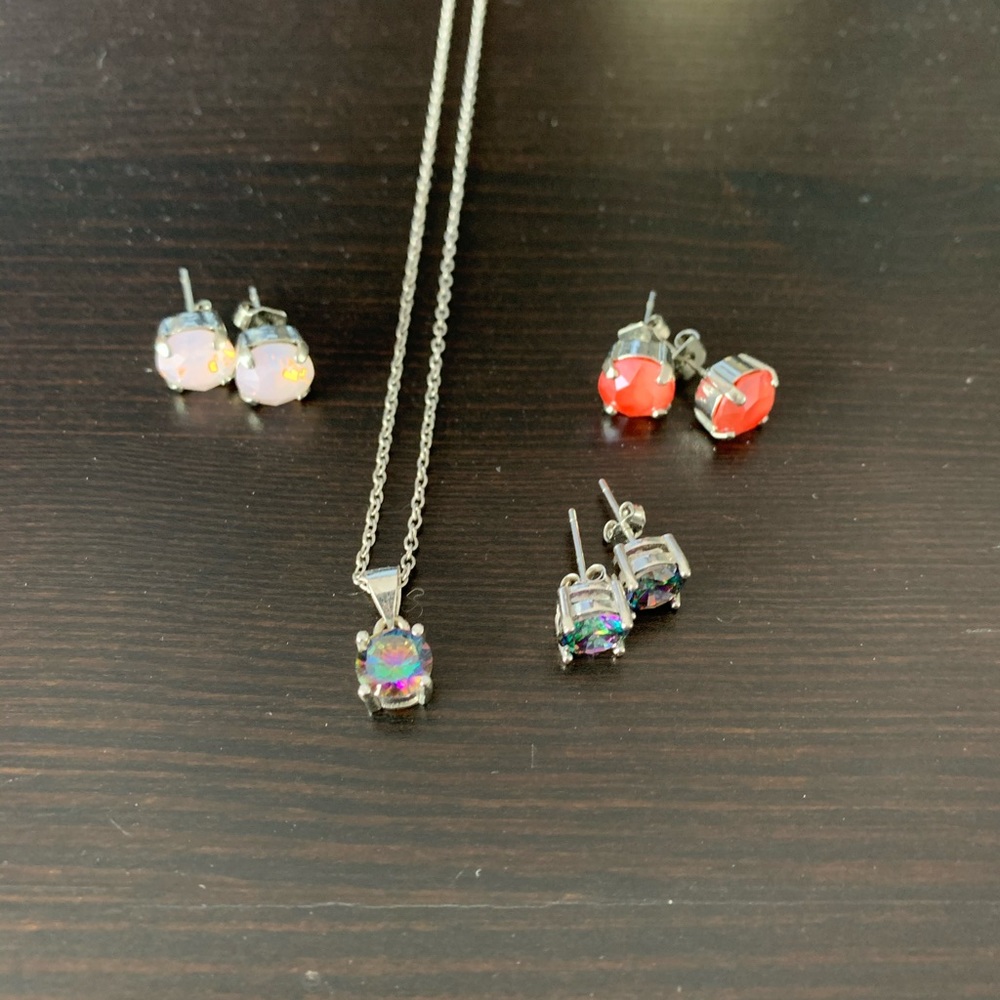 Necklace and earring set